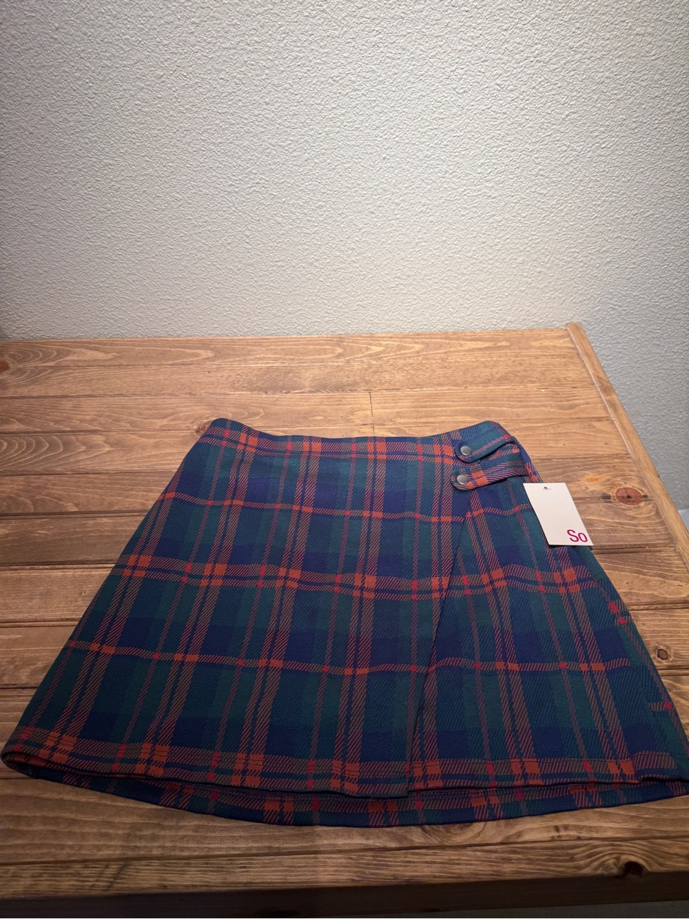 NWT Juniors Medium Plaid Mini Skirt in Navy, green and Red